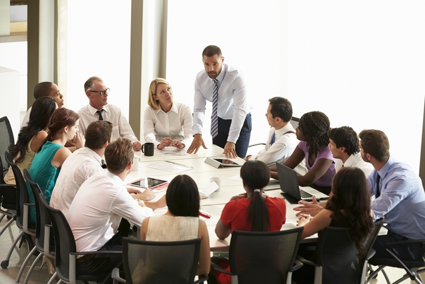 Equipo de Sires Consulting en sesión de formación legal