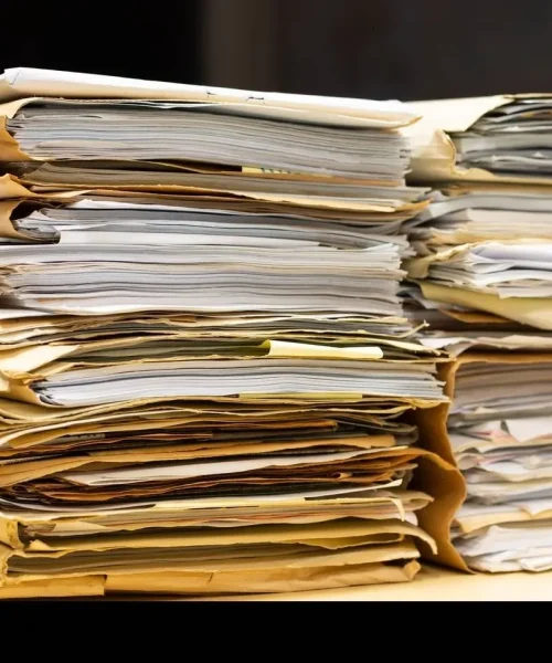 Documentación acumulada para trámites legales - Sires Consulting